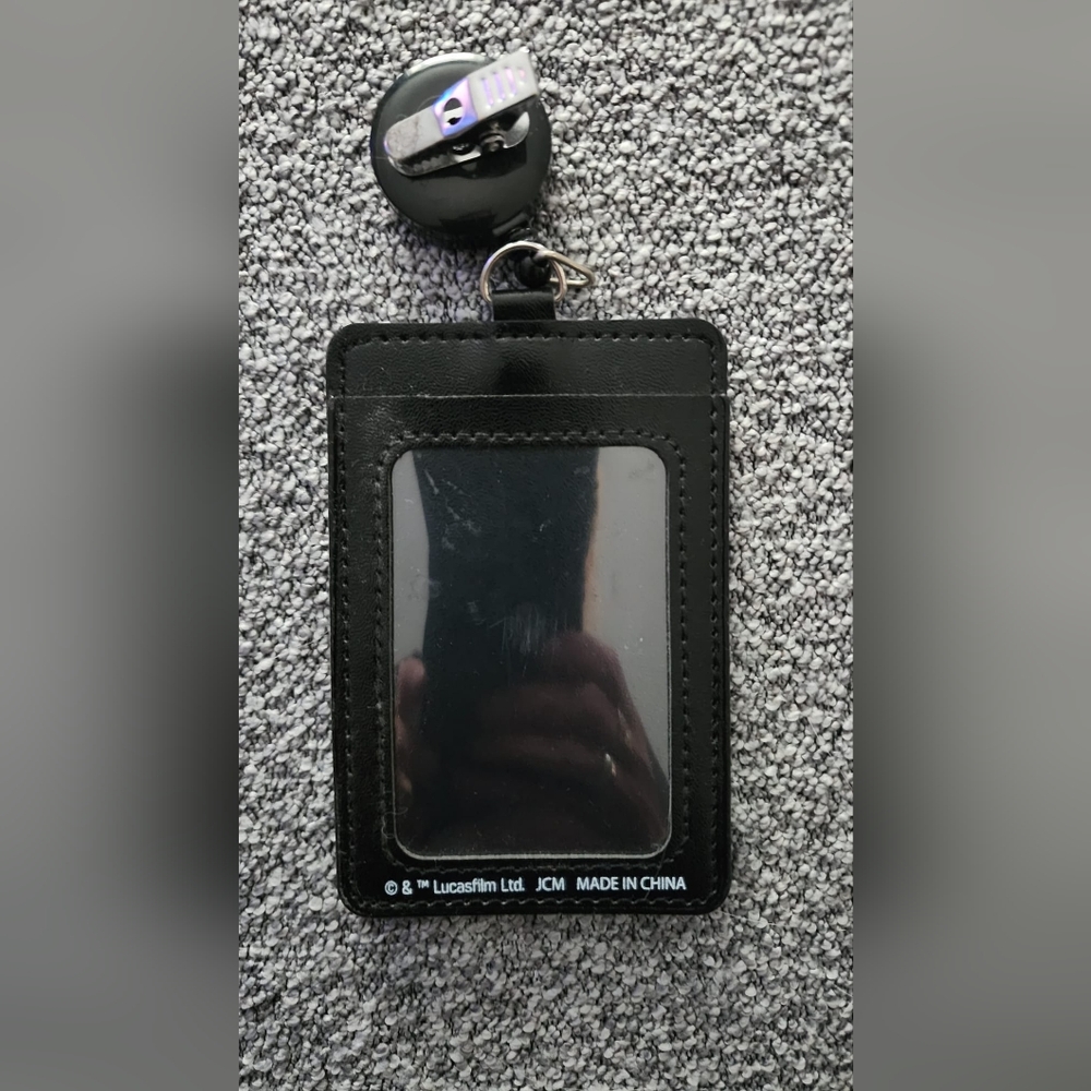 Star Wars Baby Yoda Badge Holder - Picture 2 of 3